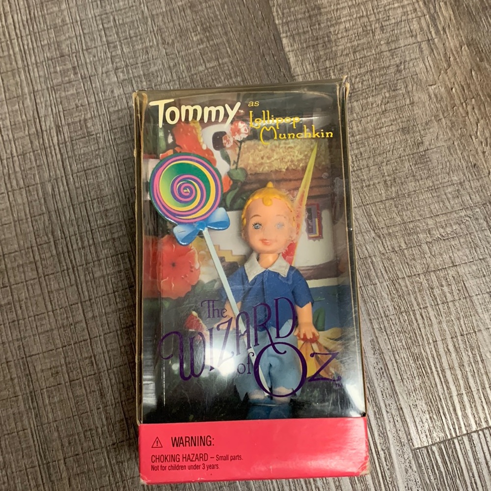 Lollipop Tommy Munchkin - The Wizard of Oz